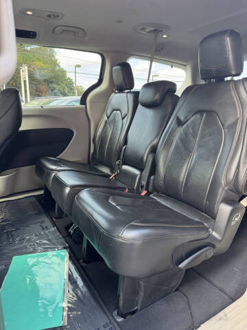 2017 Chrysler Pacifica Touring-L