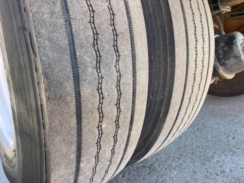 2013 Freightliner Business class M2