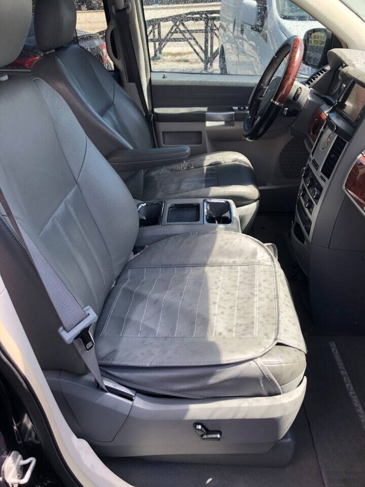 2008 Chrysler Town and Country  - $7,500