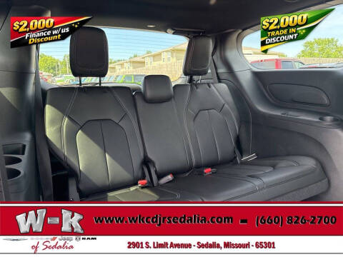 2027 Chrysler Pacifica Select