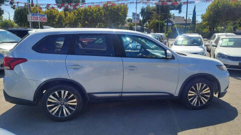 2019 Mitsubishi Outlander SE