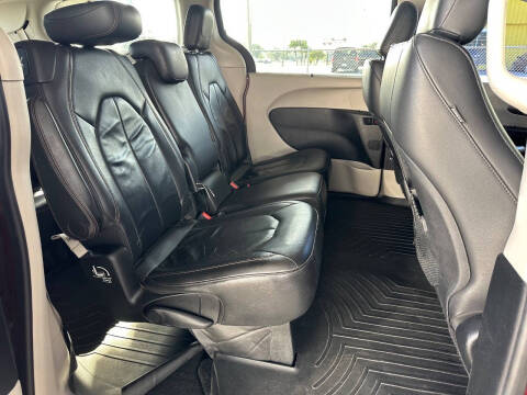 2017 Chrysler Pacifica Touring-L