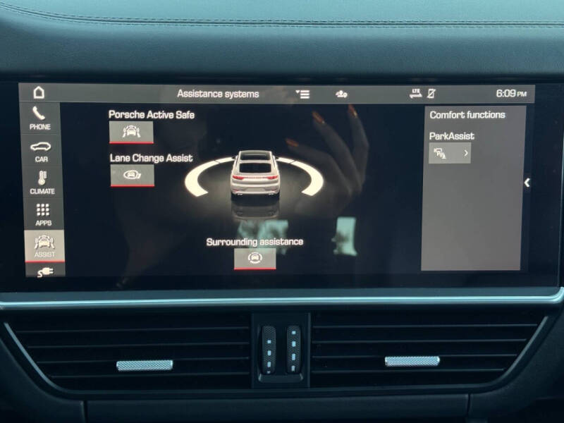 2021 Porsche Cayenne Turbo S E-Hybrid Coupe