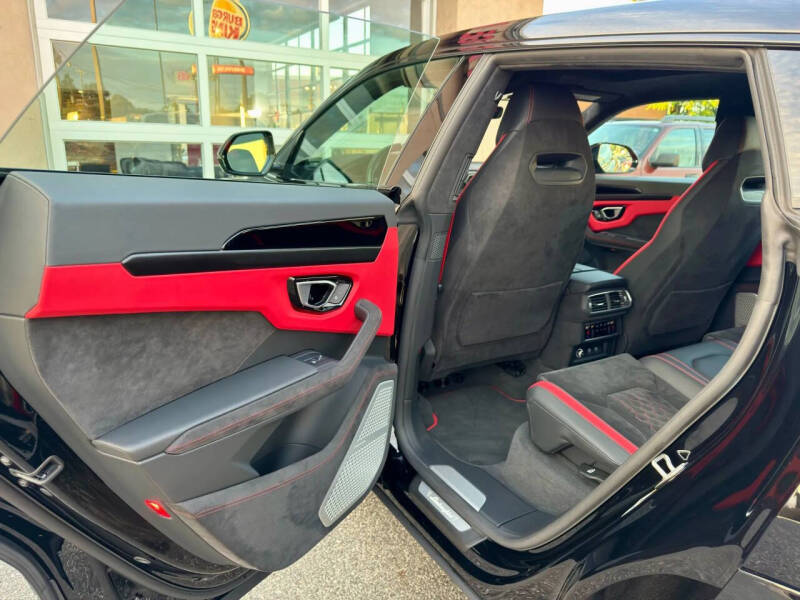 2024 Lamborghini Urus S