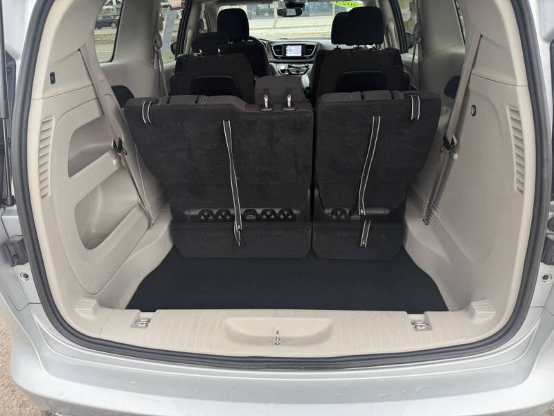 2023 Chrysler Voyager LX