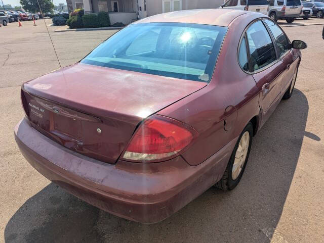 2004 Ford Taurus SE