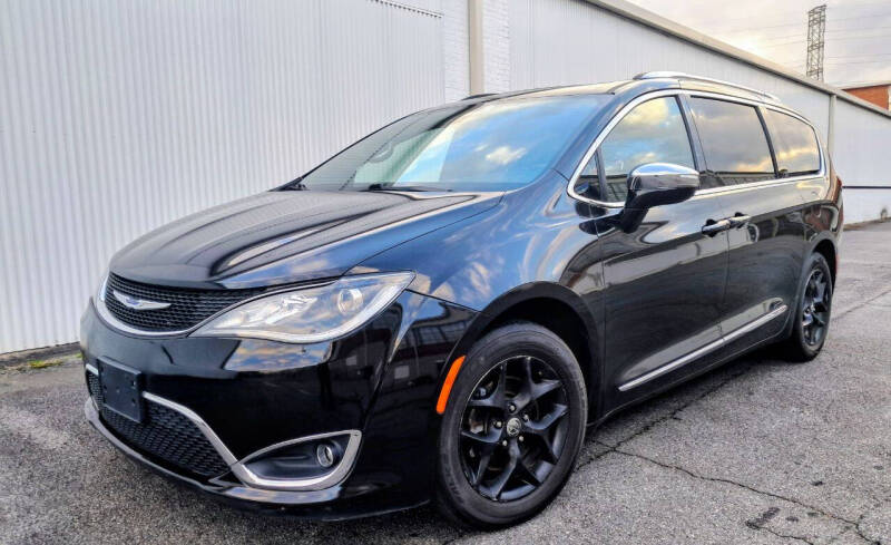 2020 Chrysler Pacifica Limited's photo