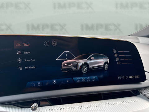 2025 Cadillac OPTIQ Luxury 1