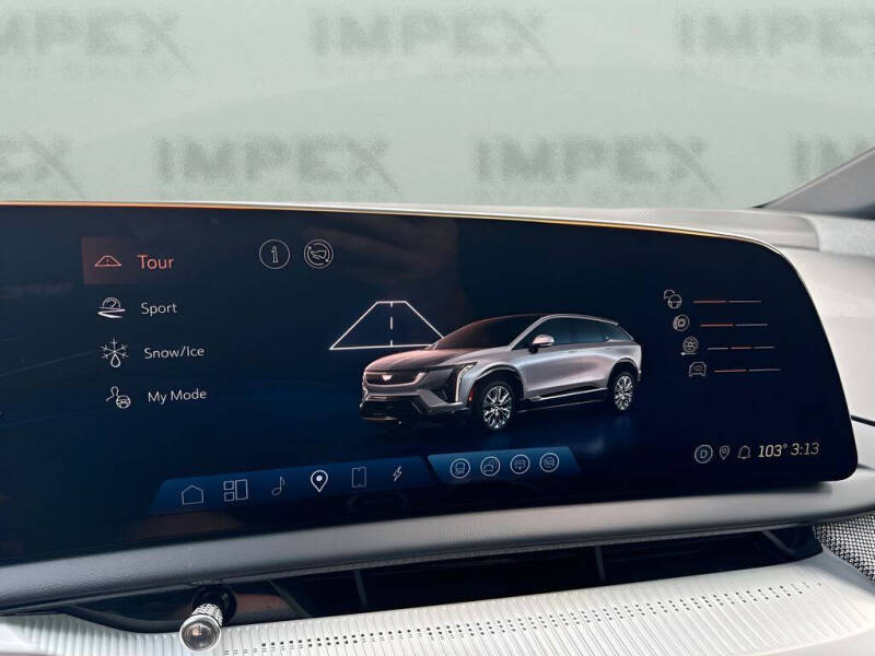 2025 Cadillac OPTIQ Luxury 1