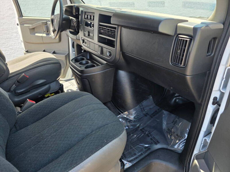 2025 GMC Savana 2500