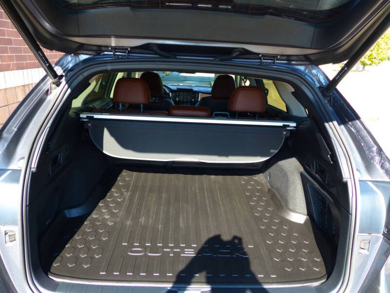 2022 Subaru Outback Touring