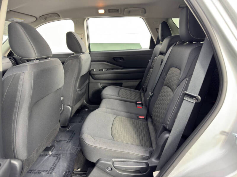 2024 Nissan Pathfinder S