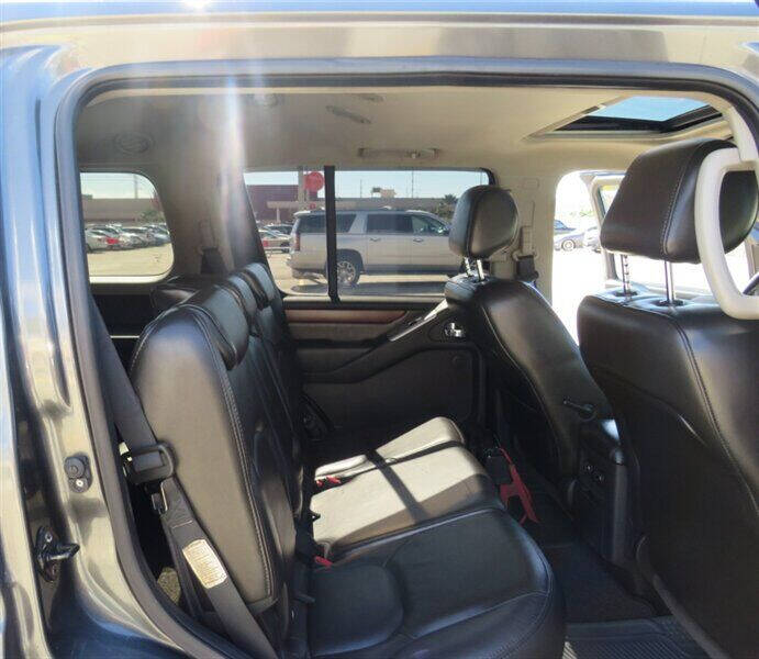 2008 Nissan Pathfinder LE V8