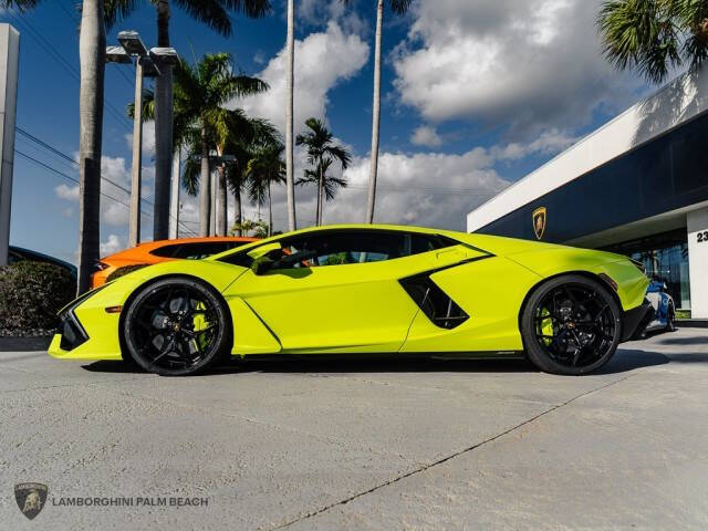 2025 Lamborghini Revuelto