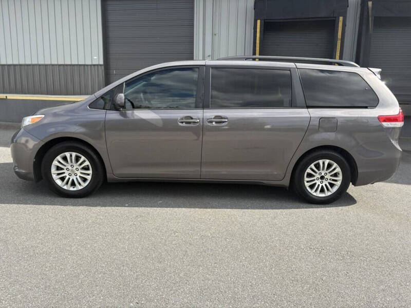 2014 Toyota Sienna XLE 8-Passenger