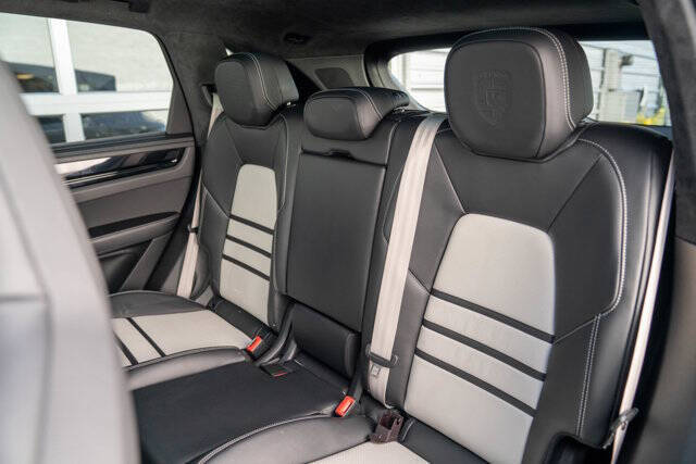 2022 Porsche Cayenne 41