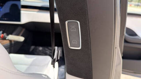 2023 Tesla Model X Standard Range