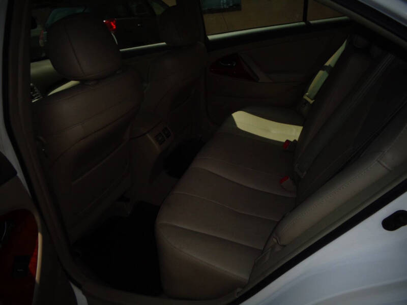 2011 Toyota Camry XLE photo 9