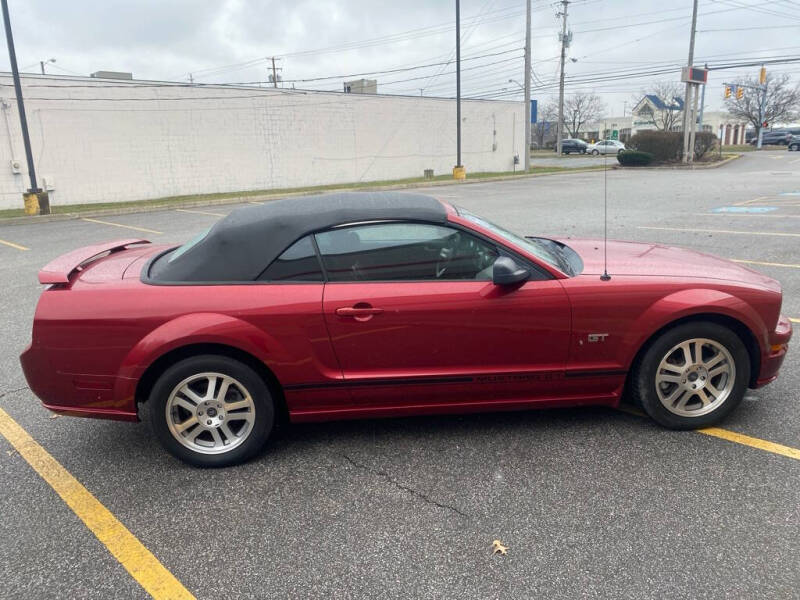 2005 Ford Mustang GT Deluxe photo 6