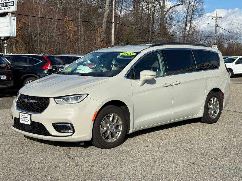 2021 Chrysler Pacifica Touring photo 10