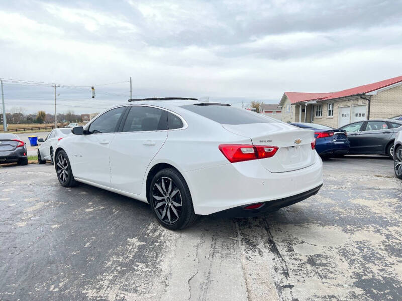 2017 Chevrolet Malibu 1LT photo 5