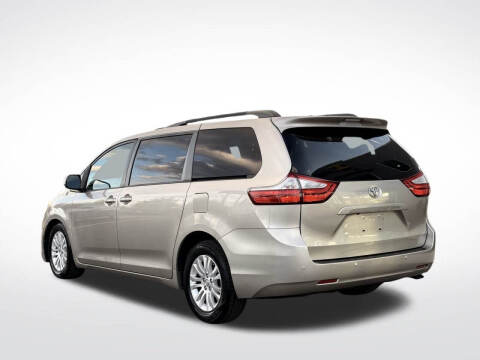 2017 Toyota Sienna XLE Premium 8-Passenger
