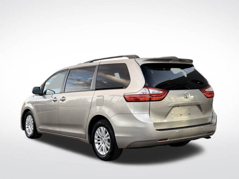 2017 Toyota Sienna XLE Premium 8-Passenger