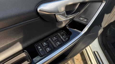 2016 Volvo V60 Cross Country T5 Platinum