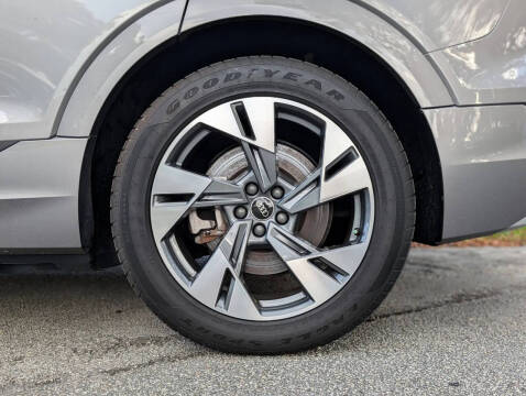 2021 Audi e-tron quattro Premium