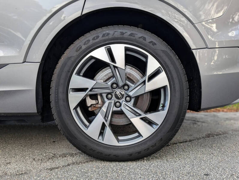 2021 Audi e-tron quattro Premium