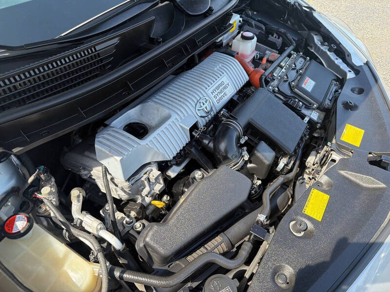 2014 Toyota Prius v Three