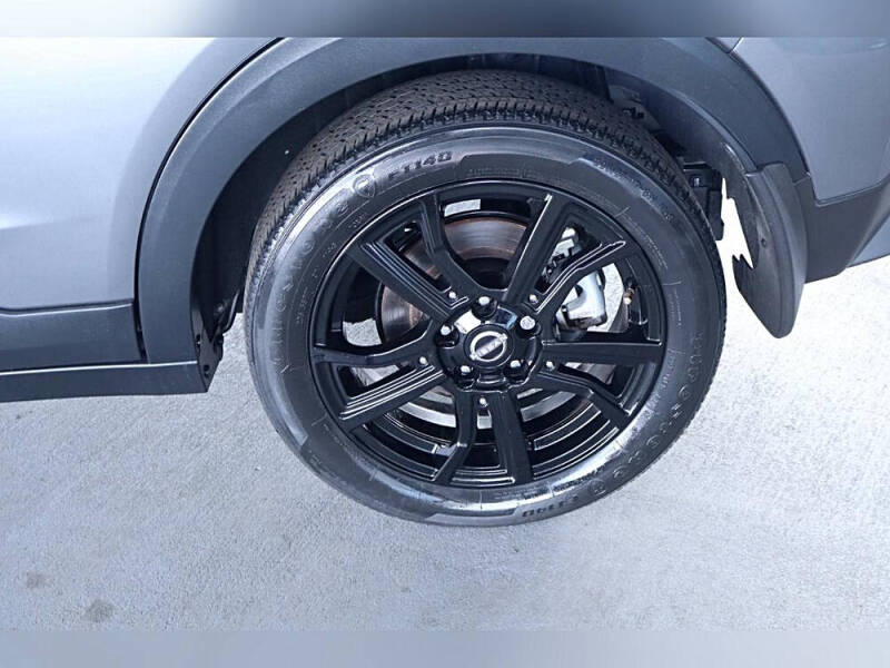 2022 Nissan Kicks SR