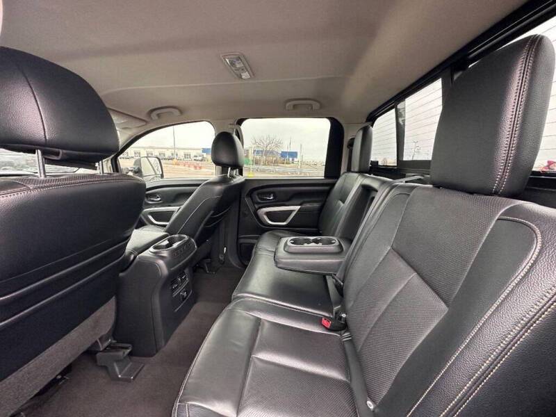 2017 Nissan Titan SL