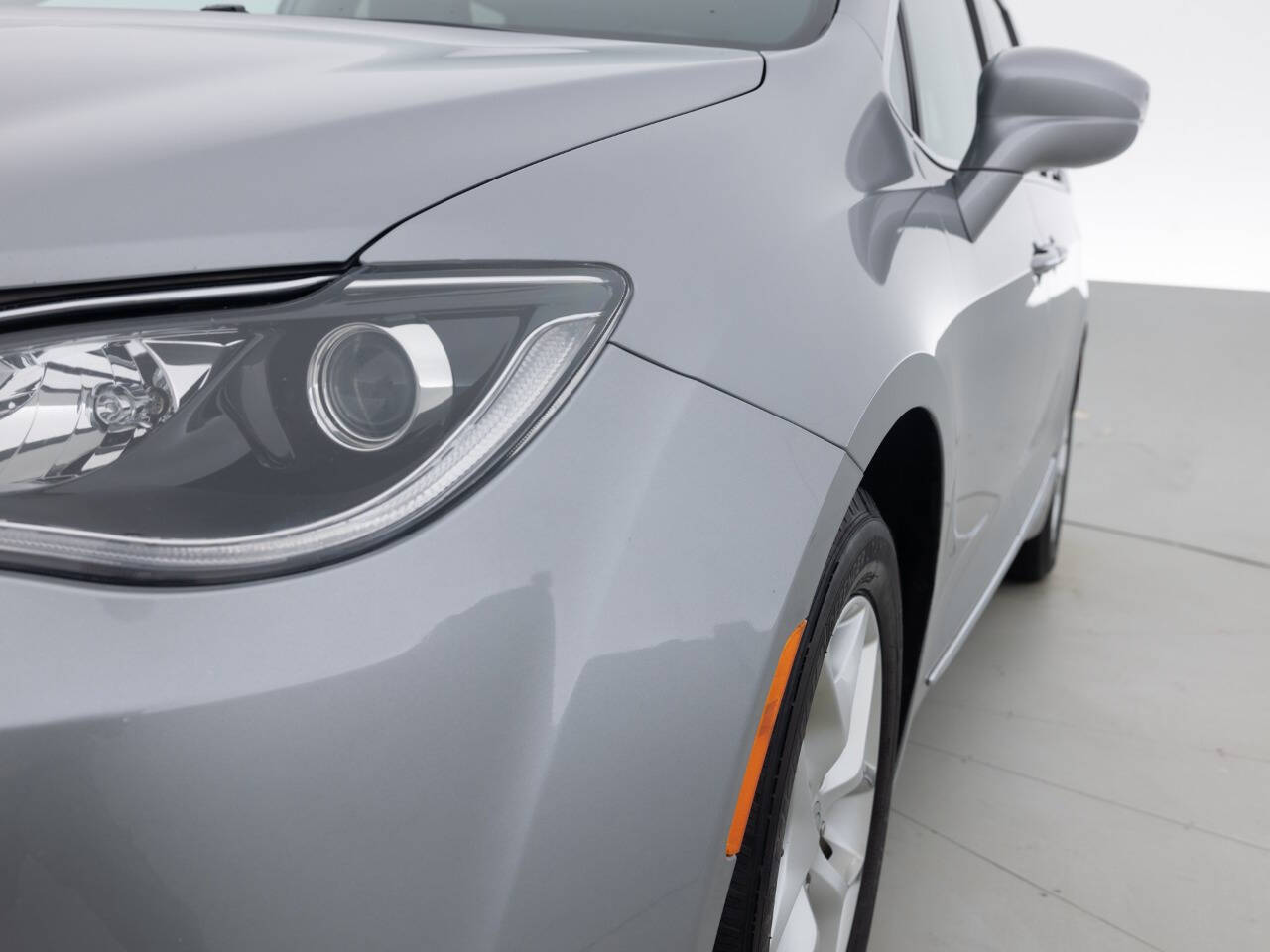 Used Car 2017 Chrysler Pacifica  Touring L Plus 4dr Mini Van For Sale Under $12,000 In Coal City, Illinois