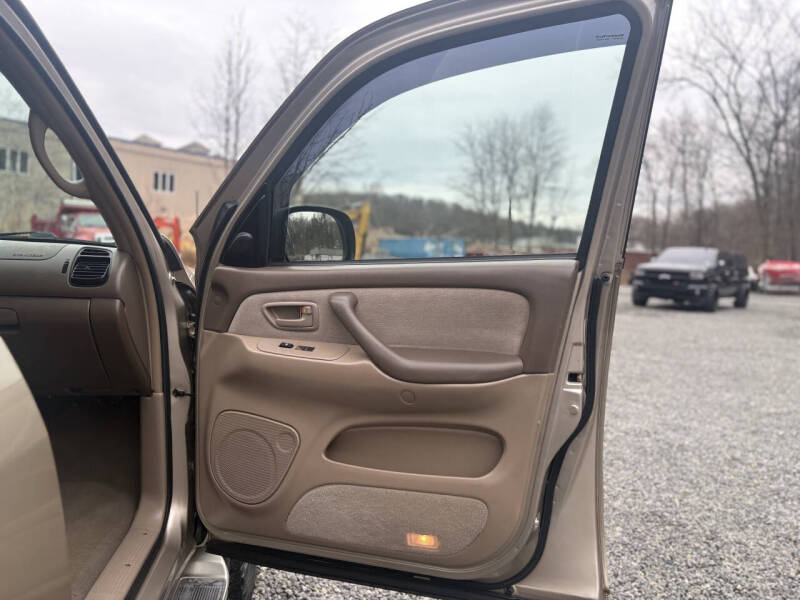 2004 Toyota Sequoia SR5