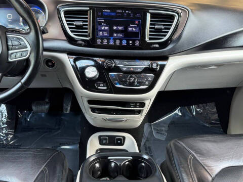 2017 Chrysler Pacifica Touring-L Plus