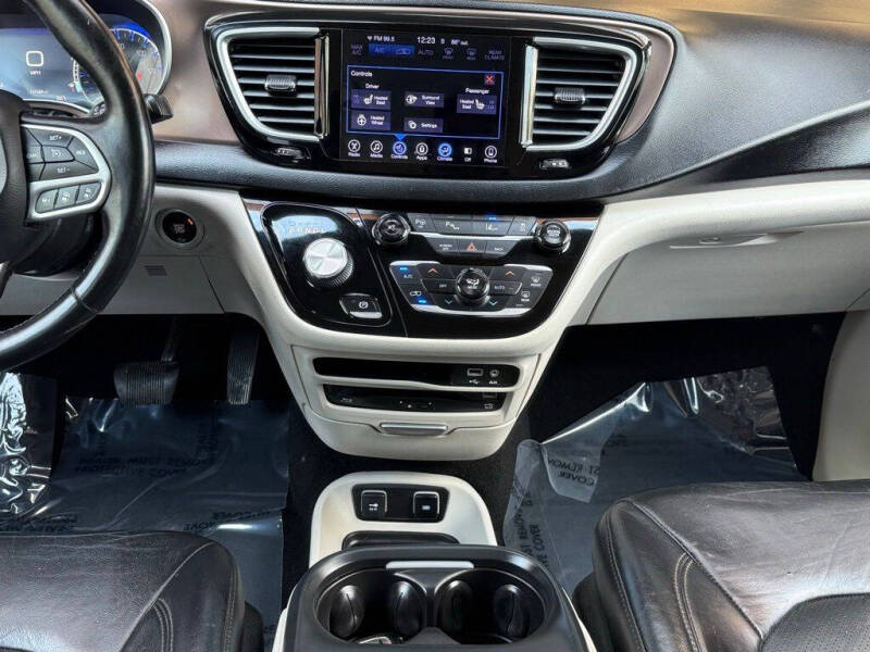 2017 Chrysler Pacifica Touring-L Plus