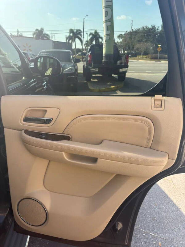 2011 Cadillac Escalade Luxury