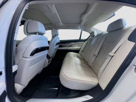 2022 BMW 7 Series 740i