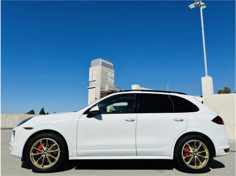 2013 Porsche Cayenne GTS
