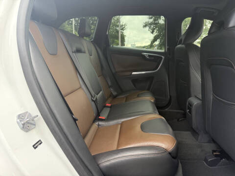 2016 Volvo XC60 T5 Drive-E Platinum