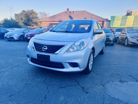 2014 Nissan Versa 1.6 SV