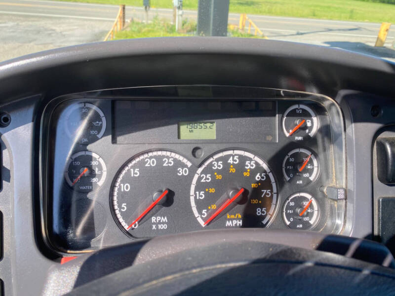 2009 Freightliner M2 106