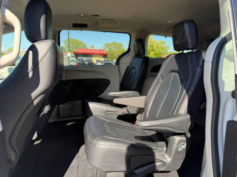 2022 Chrysler Pacifica Touring L