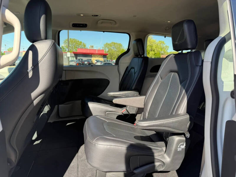 2022 Chrysler Pacifica Touring L