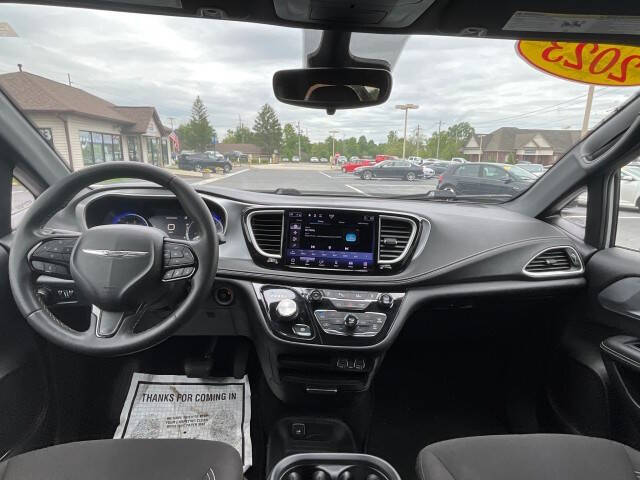 2023 Chrysler Pacifica Touring