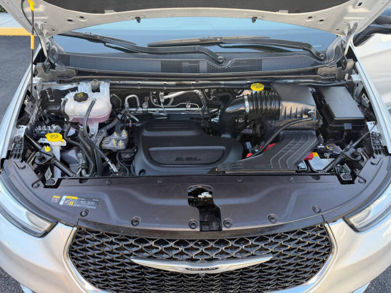 2024 Chrysler Pacifica Touring L