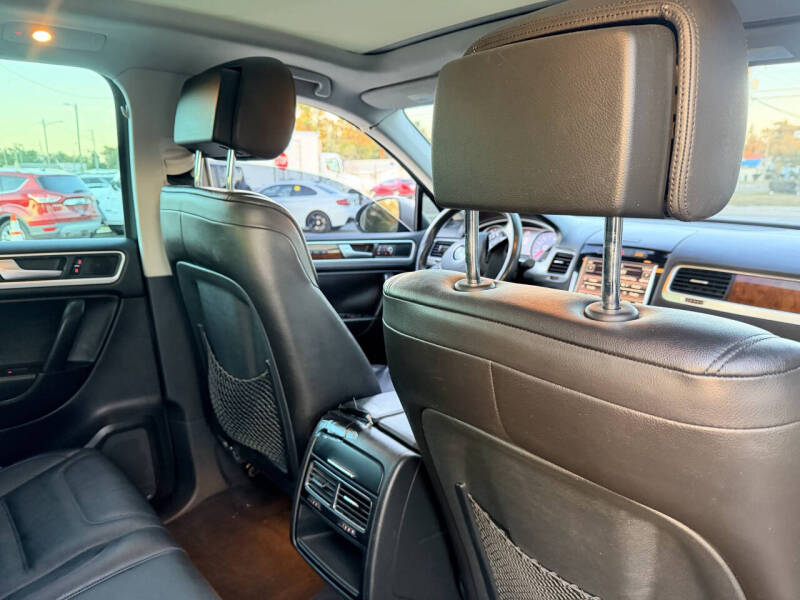 2014 Volkswagen Touareg V6 Sport