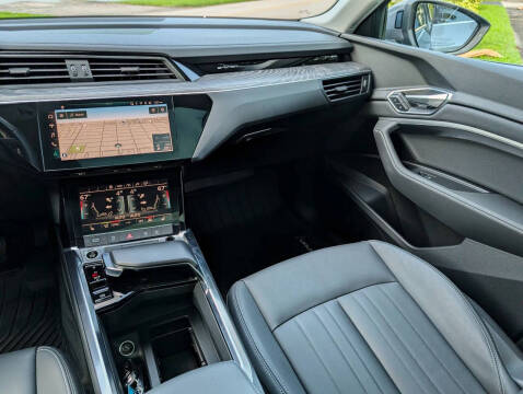 2021 Audi e-tron quattro Premium