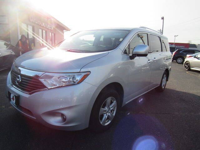 2017 Nissan Quest SV's photo